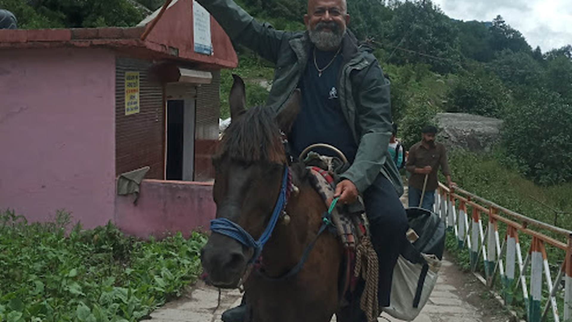 Trek path to Ghangaria